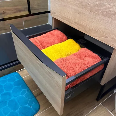 Climatisé Et Spacieux Avec Terrasse Et Vue Sur Le Port Capacité 6 Personnes * Agde