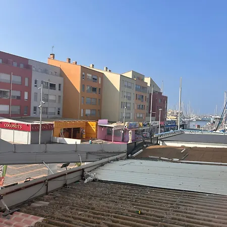 Climatisé Et Spacieux Avec Terrasse Et Vue Sur Le Port Capacité 6 Personnes Appartement