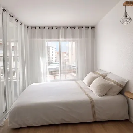 Centre Port, 1er Etage, Climatise, Spacieux, Terrasse, 6 Personnes Apartmán *