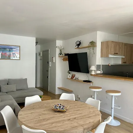 Climatisé Et Spacieux Avec Terrasse Et Vue Sur Le Port Capacité 6 Personnes Appartement