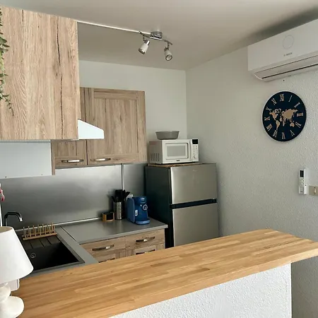 Climatisé Et Spacieux Avec Terrasse Et Vue Sur Le Port Capacité 6 Personnes Appartement