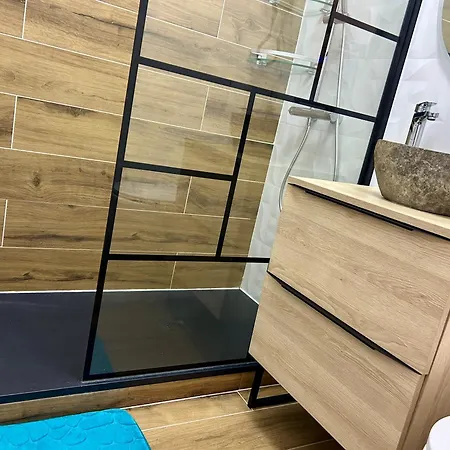 Appartement Climatisé Et Spacieux Avec Terrasse Et Vue Sur Le Port Capacité 6 Personnes *