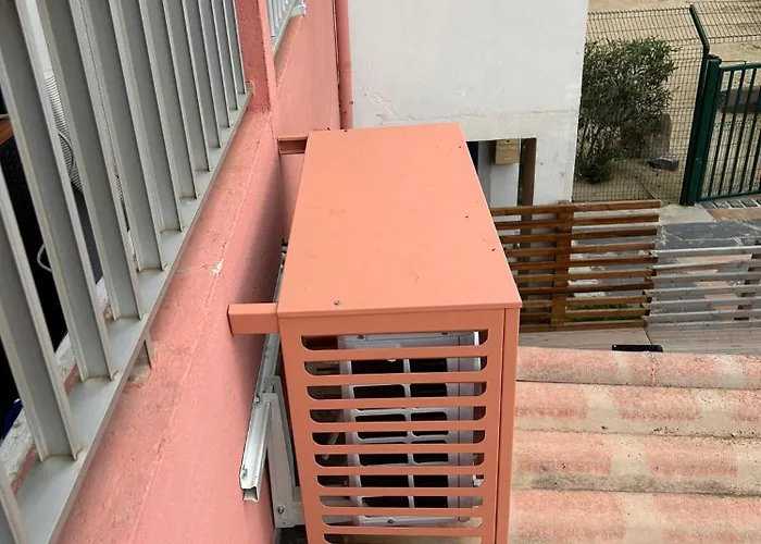 Centre Port, 1er Etage, Climatise, Spacieux, Terrasse, 6 Personnes * Agde