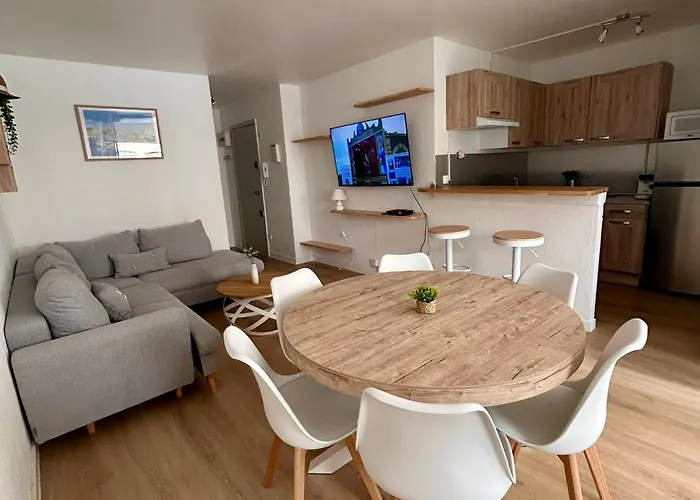 Centre Port, 1er Etage, Climatise, Spacieux, Terrasse, 6 Personnes Apartmán Agde