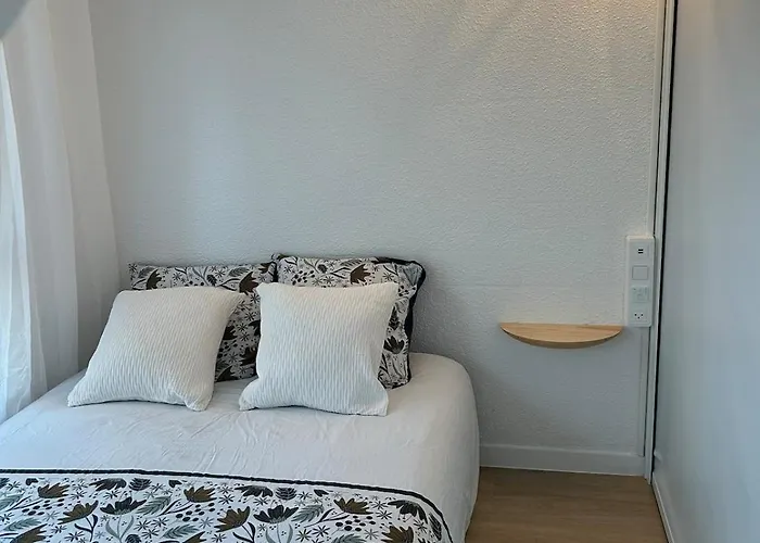 Centre Port, 1er Etage, Climatise, Spacieux, Terrasse, 6 Personnes *