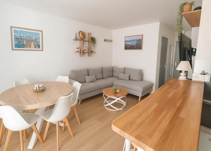 Apartmán Centre Port, 1er Etage, Climatise, Spacieux, Terrasse, 6 Personnes *